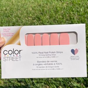 COLOR STREET stick on nail polish in color Charleston Blush. 💅🏻